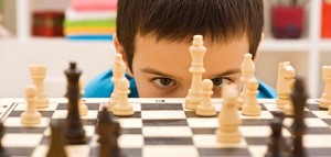 nino-juega-ajedrez-p